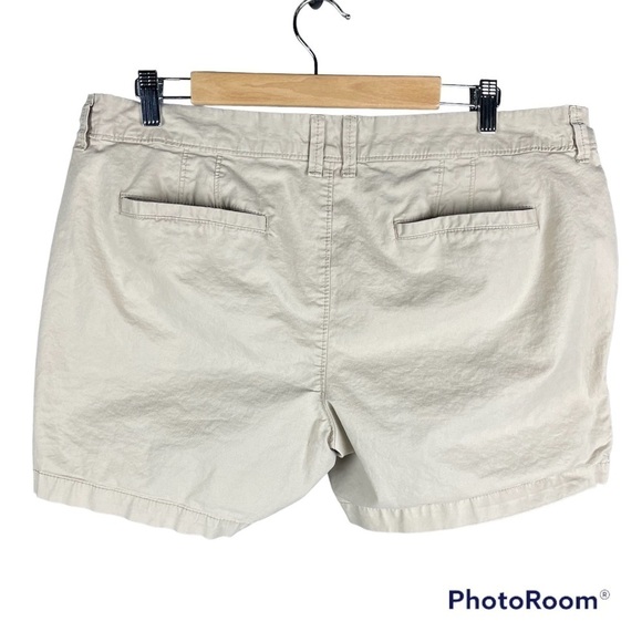 Old Navy Khaki Colored Shorts Womans Size 14 Regular - Picture 2 of 7